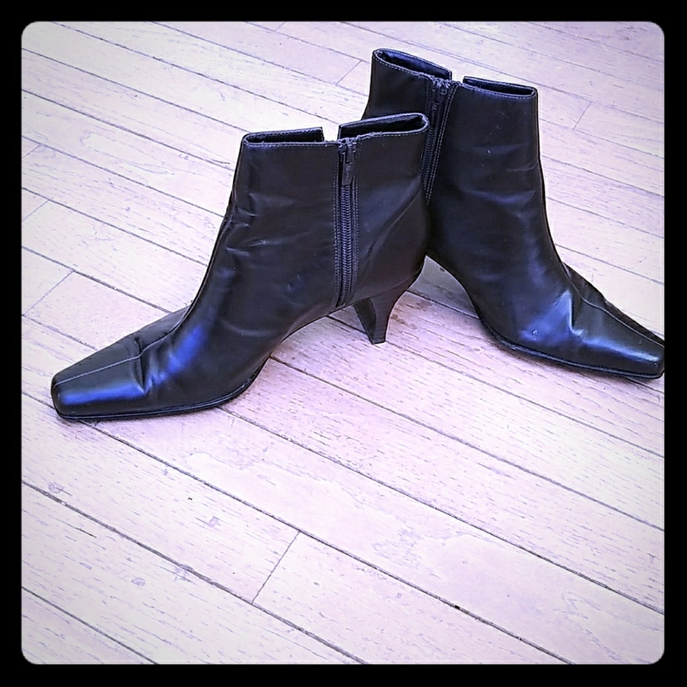 Chocolate leather Anne Klein booties